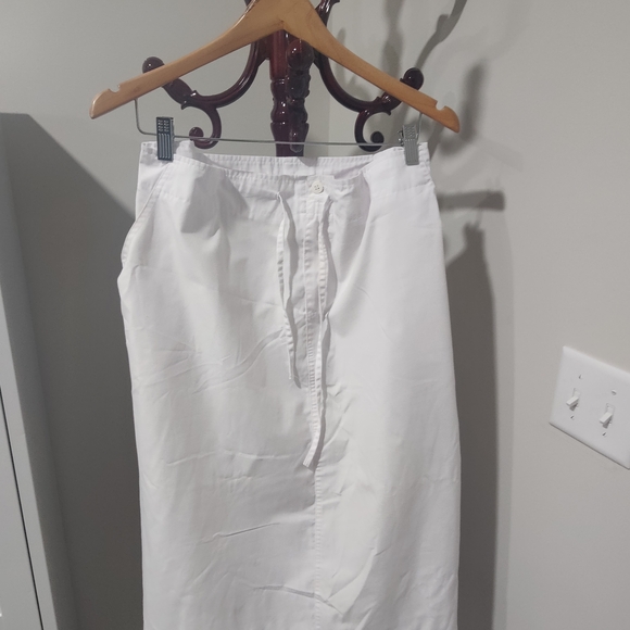 Plus Sized Chic White Midi Skirt - Picture 8 of 8